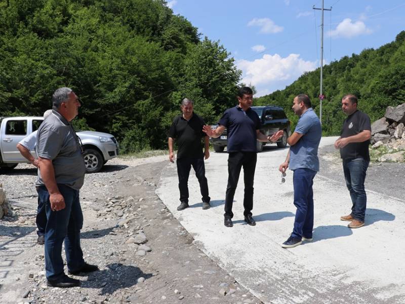 სახელმწიფო რწმუნებული სოფელ ღვირიშს მიმდინარე ინფრასტრუქტურულ პროექტებს ადგილზე...